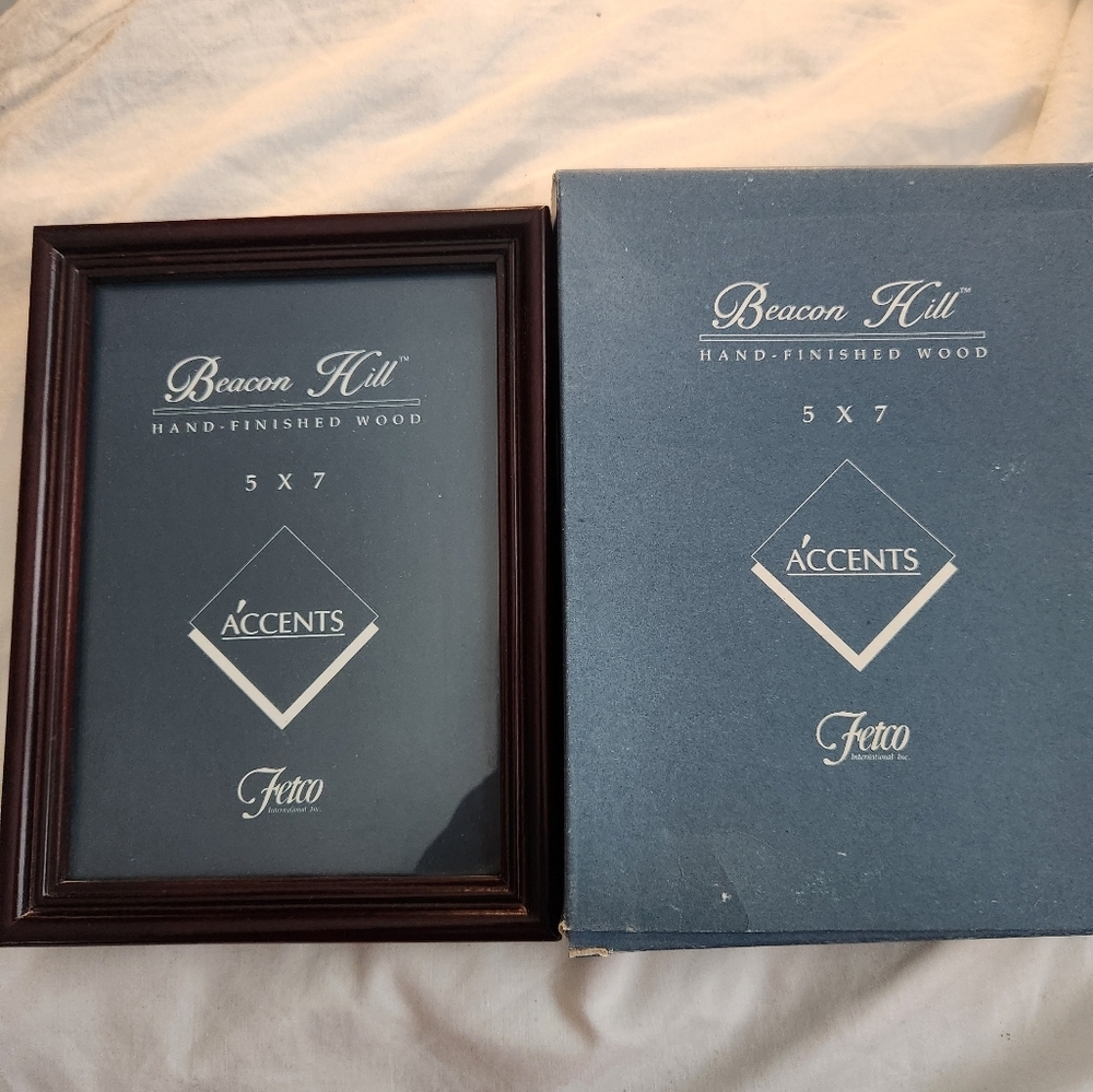 New in Box Beacon Hill 5x7 Hand Finished Wood Frame- Fetco